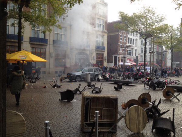 Incidente grave în Amsterdam. Suporterii echipei Fenerbahce s-au bătut cu fanii de la Ajax