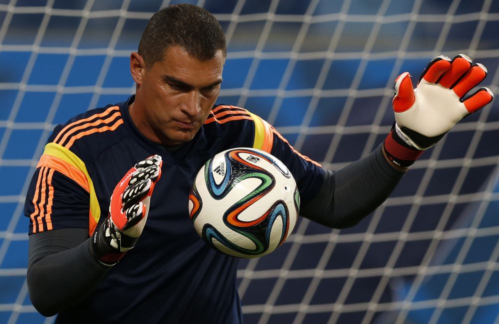 INCREDIBIL. Mondragon a încercat să se sinucidă! Fostul portar a scris un mesaj de adio emoționant
