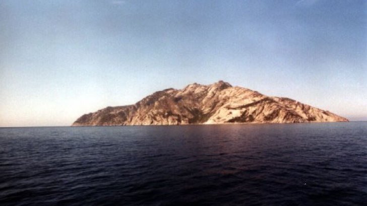 Insula misterioasa din Mediterana: In Montecristo, doar 1.000 de oameni au voie să intre anual