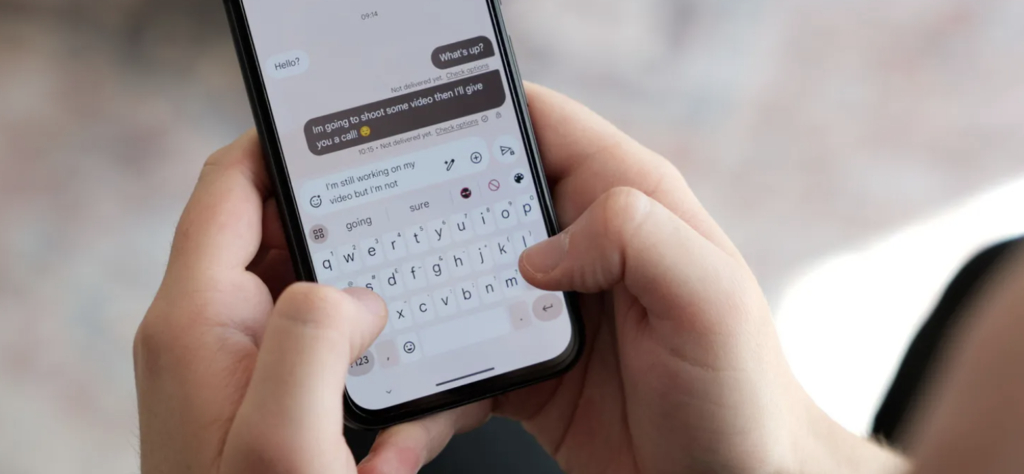 Inteligența artificială de la Google îngrijorează utilizatorii. AI-ul accesează WhatsApp și apelurile fără permisiune clară. Cum poți opri asta