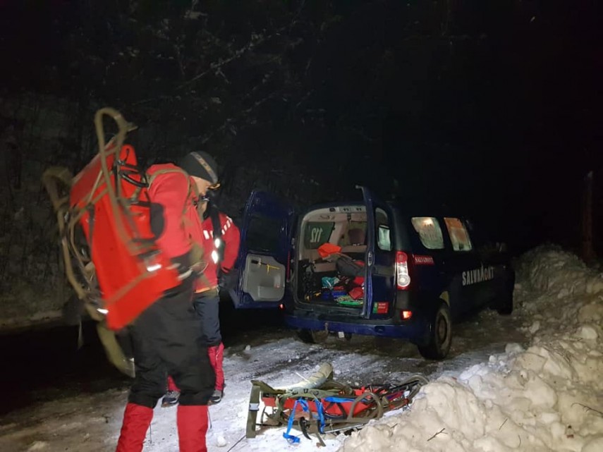 Intervenţie riscantă a salvamontiştilor: Persoane surprinse de avalanşă în masivul Călimani. Un mort!