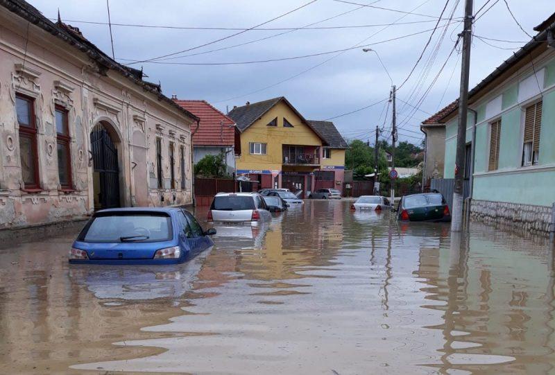 Inundații în aproape 40 de localități din 19 județe. Cele mai afectate județe, Bistriţa-Năsăud şi Hunedoara