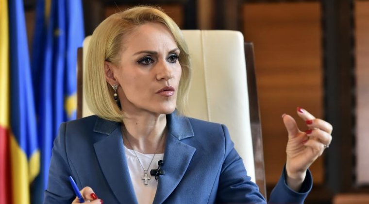 Invazia tantarilor: Primaria Gabrielei Firea a facut contracte cu doua firme infiintate in 2018 cu 0 angajati. Oamenii se pot alege cu boli grave