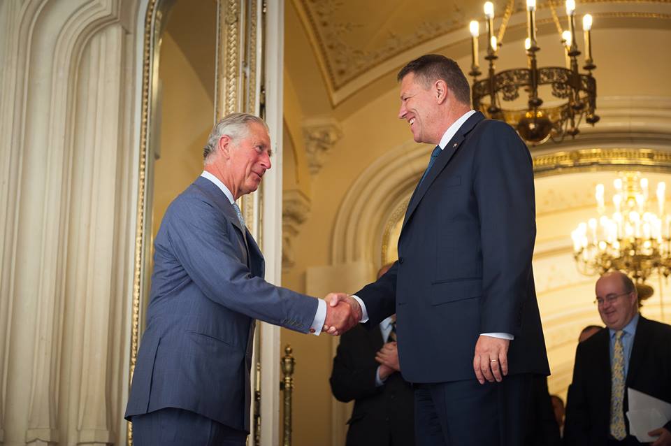 Iohannis a fost îmbrăcat de designerul Principelui Albert de Monaco, pentru întâlnirea cu Prințul Charles