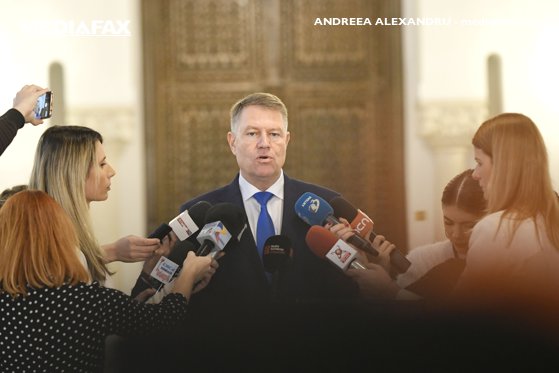 Iohannis a semnat decretele: Decoraţiile lui Adrian Năstase, Dan Voiculescu şi Miron Mitrea, retrase