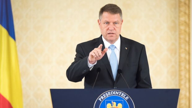 Iohannis: Este incalificabil ca cineva să-și bată joc de sportivi cu acel echipament contrafăcut
