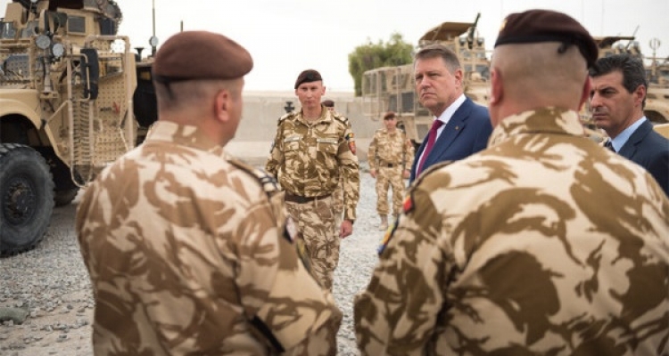 Iohannis, întâlnire cu generalul NATO Petr Pavel, dar și cu piloții români și englezi