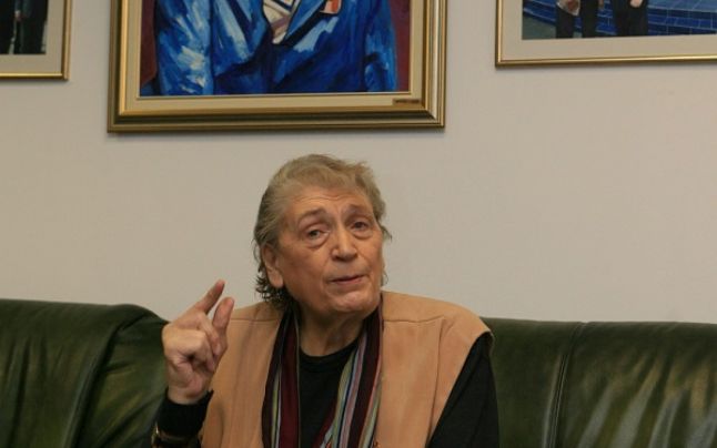 Iolanda Balaş, decorată post-mortem cu