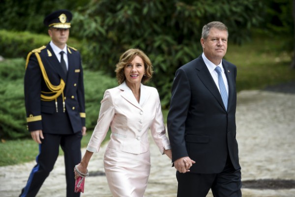 Ion Cristoiu se ia din nou de Carmen Iohannis: A reușit să fie mai mult decât Elena Ceaușescu.