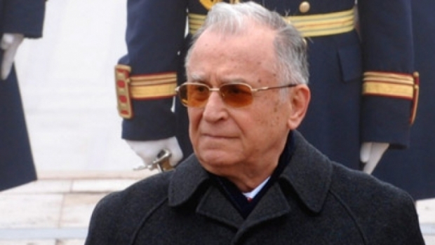 Ion Iliescu urmeaza sa fie operat de urgenta la inimă pentru pericardita hemoragica