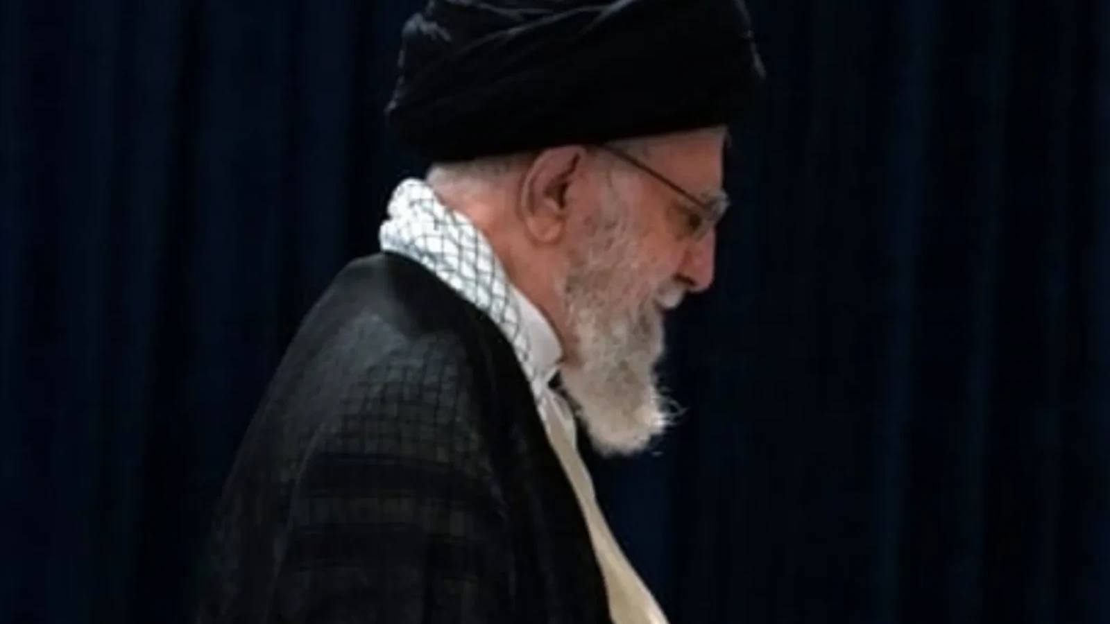 Iranul recunoaste oficial moartea lui Khemenei. 40 de zile de doliu national