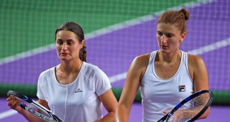 Irina Begu și Monica Niculescu au pierdut finala de la Wuhan, dar s-au disrtat copios. Dialog spumos între cele două pe bancă