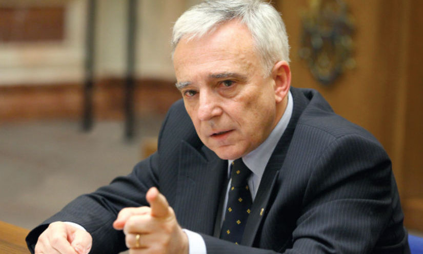 Isărescu despre măsurile PSD: „Impozitul pe cifra de afaceri merge la un restaurant, la un birt