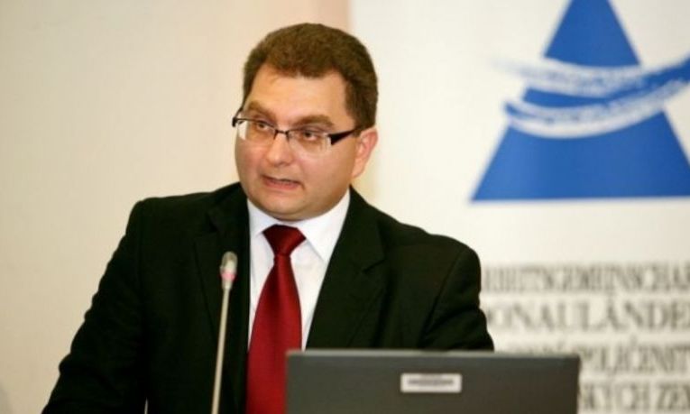 Iulian Matache a fost învestit ministru al Transporturilor. Victor Ponta n-a fost prezent la ceremonie