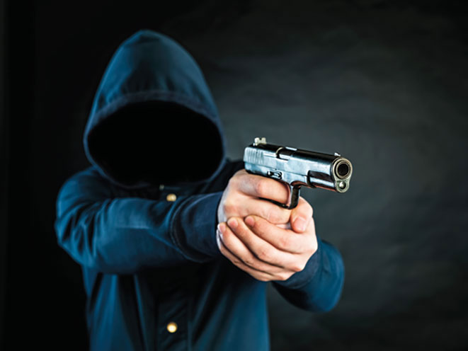 Jaf armat la o sucursală Raiffeisen din Bistrița: Suspectul a reușit să fugă cu 19.000 de lei