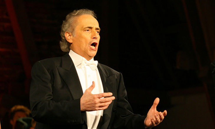 José Carreras a dedicat o Ave Maria victimelor din Colectiv