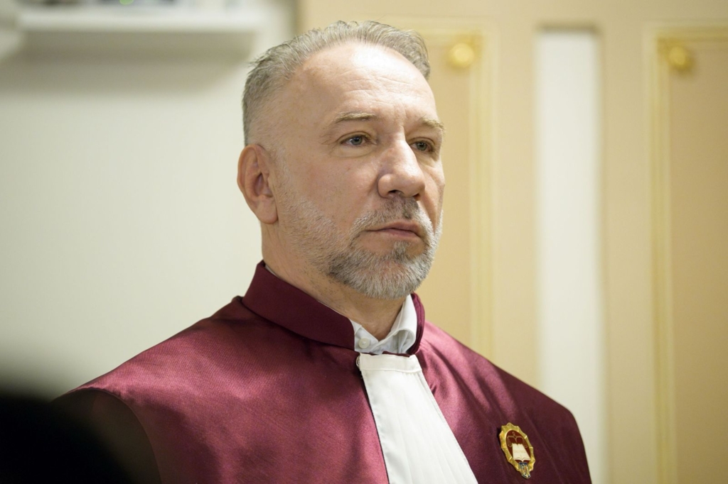 Judecătorul CCR Bogdan Licu a recunoscut că și el a fost la Trupele de Securitate la Revoluție, ca Pahonțu. Obiectivul păzit de el în decembrie 1989 a sfârșit în flăcări
