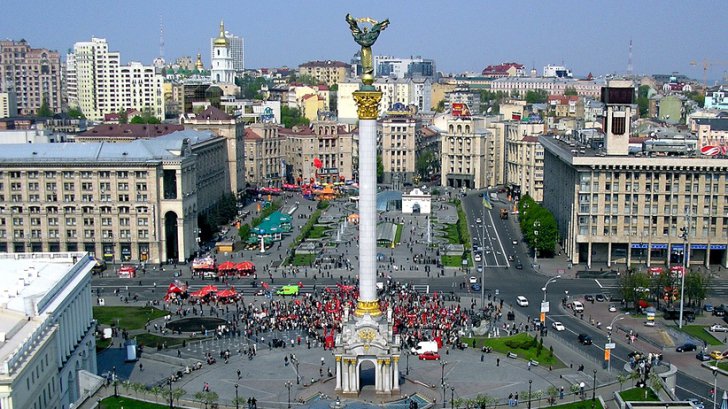 Kievul pro-european dă o lovitură dură minorității românești din Ucraina