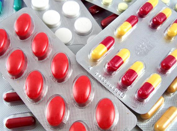 Klaus Iohannis a trimis spre reexaminare actul normativ privind modificarea și completarea Legii farmaciei