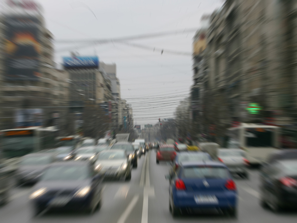 Lămpi de culoare verde intermitent la semafor vor fi amplasate în mai multe zone aglomerate din Capitală