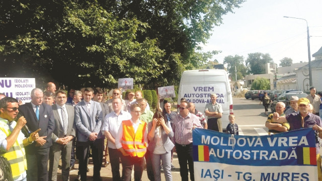 Lanț uman pentru autostrada Ungheni - Iași