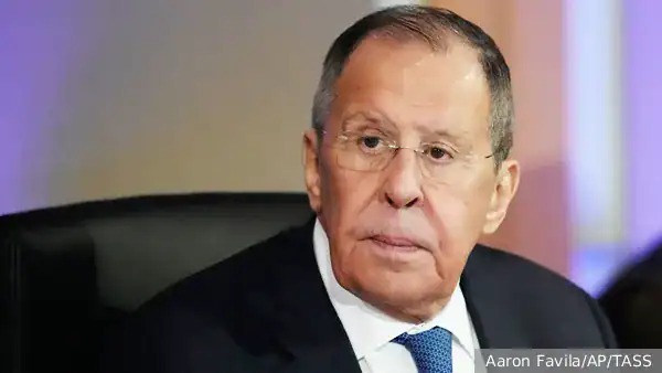 Lavrov, despre îngrijorarea provocată de ambițiile nucleare ale Germaniei Lavrov: Rusia este neliniștita din cauza planurilor Germaniei de a obține acces la arma nucleară
