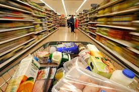 Legea care obligă hipermarketurile să comercializeze 51% produse româneşti, promulgată