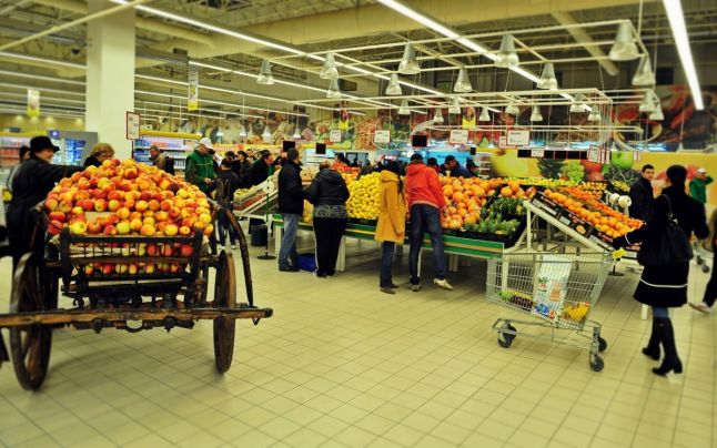 Legea care obligă supermarketurile să aibă cel puţin 51% produse româneşti a fost adoptata