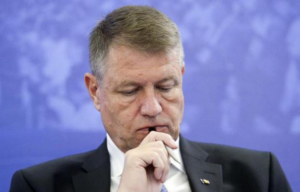 Legea privind acordarea şi renunţarea la titlurile de doctorate, retrimisă în Parlament de către Iohannis