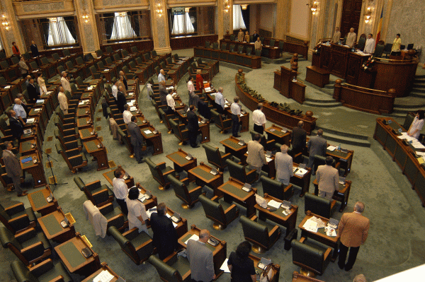 Legea salarizării a primit raport de admitere în comisia de muncă a Senatului