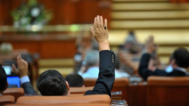 Legea salarizării intră în dezbarerea comisiilor de specialitate din Cameră
