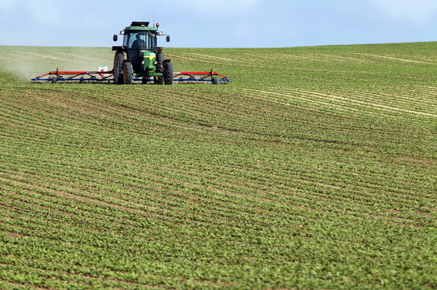 Legea va fi modificata pentru ca strainii sa cumpere mai greu terenuri agricole in Romania