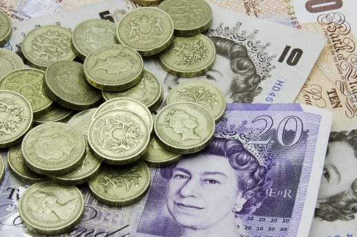 Lira sterlină s-a prăbuşit în bursele din Asia şi a ajuns la un minim istoric față de dolar și euro