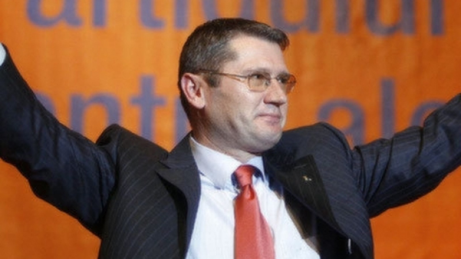 Liviu Negoiță, urmărit penal alături de alte două persoane