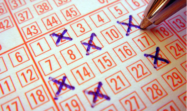 LOTO: Numerele extrase duminică, 17 aprilie la 6/49, 5/40, Joker si Noroc