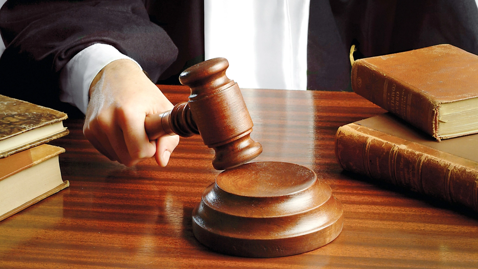 Lovitură pentru Ilie Bolojan. ICCJ a respins definitiv cele 11 HG ale Executivului
