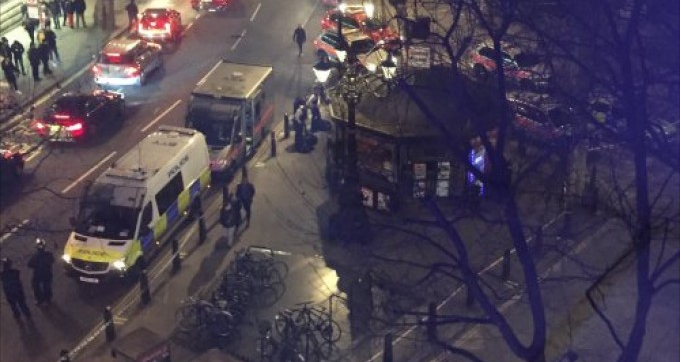 Luare de ostatici la un restaurantul Bella Italia din centrul Londrei