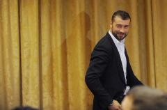 Lucian Bute a devenit tatăl unei fetiţe. Cum arată micuța