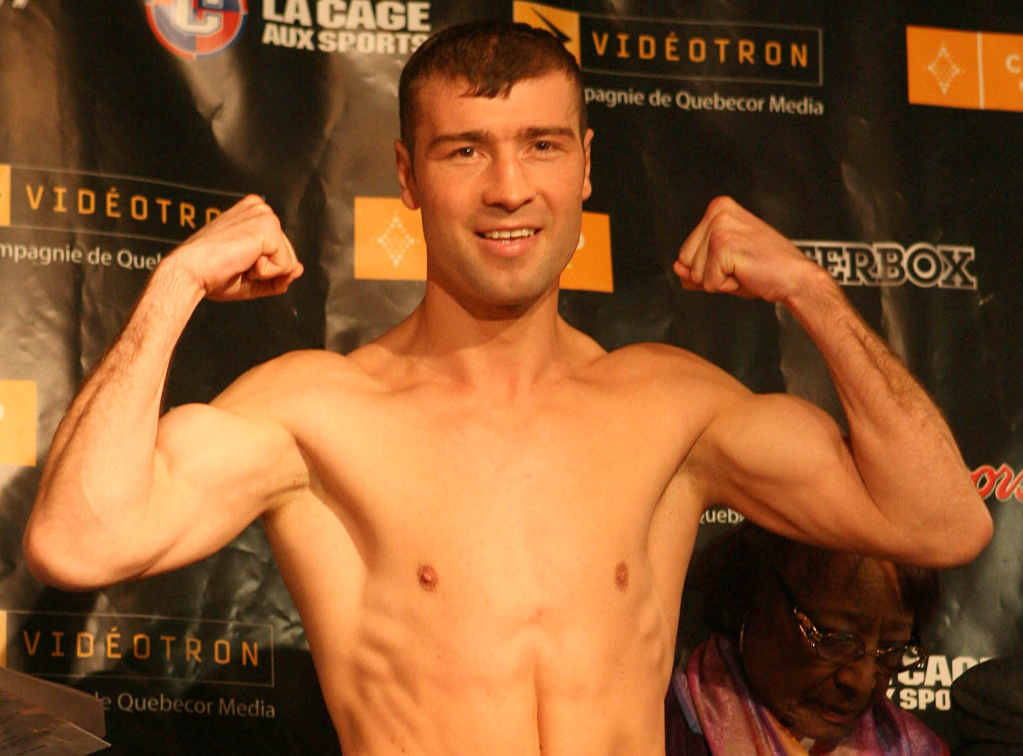 Lucian Bute s-a antrenat într-un mall pentru a promova meciul de box cu James DeGale