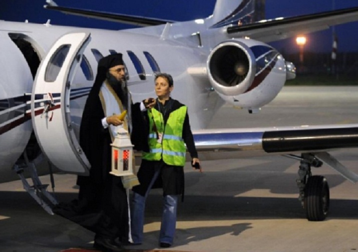 Lumina Sfântă de la Ierusalim ajunge în această seară în România cu un avion special