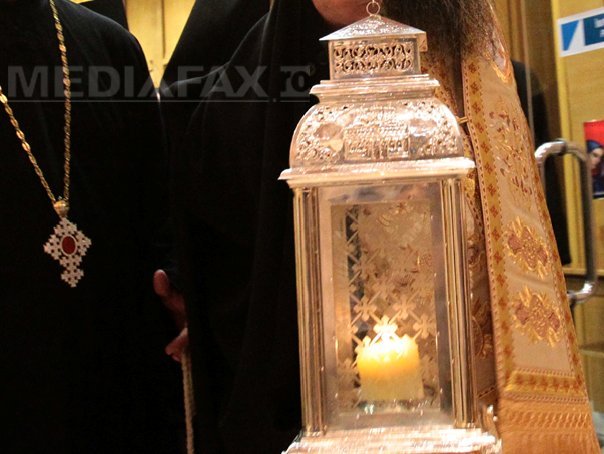 Lumina Sfântă de la Ierusalim ajunge în România sâmbătă seara