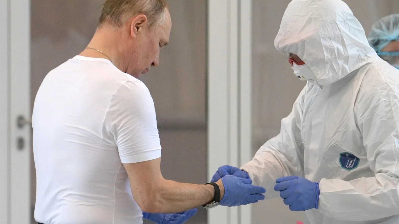 Măsuri de protecție ca în pandemie pentru ca Vladimir Putin să nu răcească. Oficialii cu teste pozitive la gripă sunt trimiși în concediu medical
