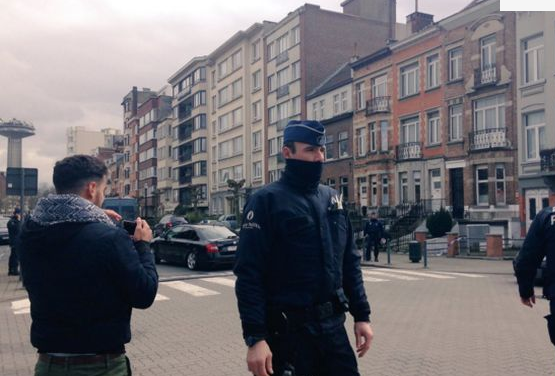 Maşină a poliţiei belgiene, incendiată în timpul unei intervenţii, în apropiere de Bruxelles