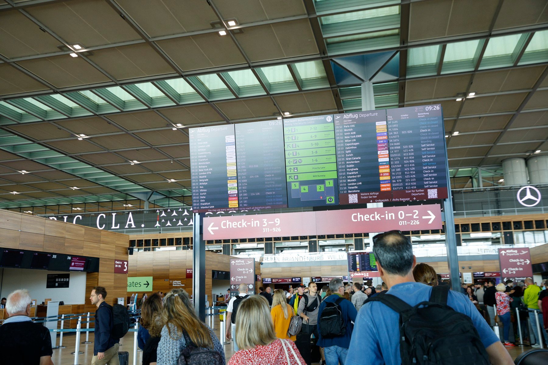 Mai multe aeroporturi din Europa, afectate de un atac cibernetic - Zboruri anulate și întârzieri