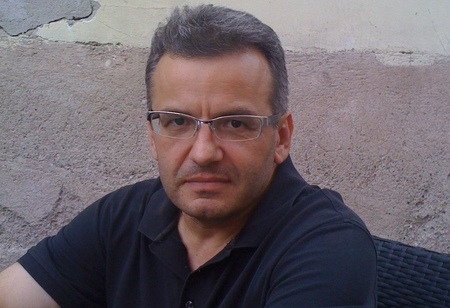 Mai multe ONG-uri au depus la Parlament o lista cu 3 milioane de semnaturi pentru interzicerea casatoriilor gay