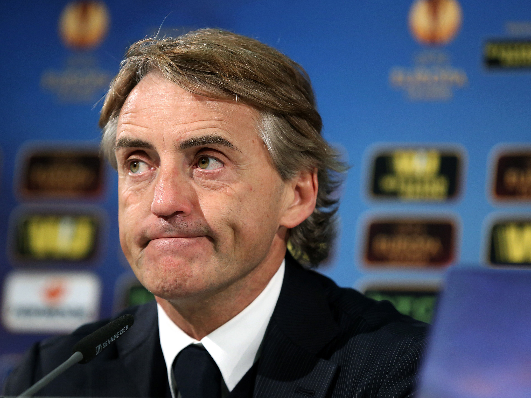 Mancini s-a făcut de râs pe teren. Ce a pățit când a atins mingea / VIDEO