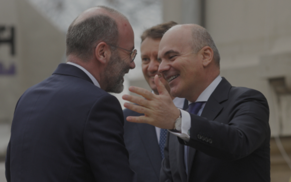 Manfred Weber despreRareș Bogdan: Când interesele României sunt afectate, el ridică mâna și își apără țara!