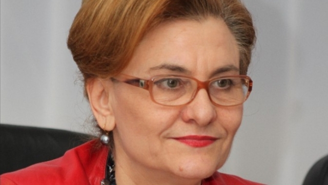 Maria Grapini, luata la misto pe Facebook pentru o virgula
