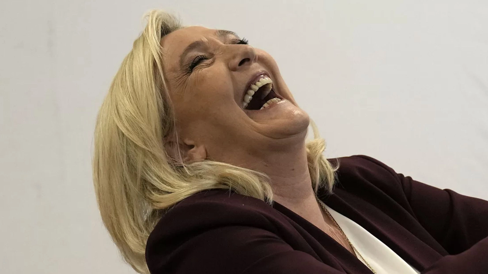 Marine Le Pen sfidează condamnarea și intră în cursa prezidențială din Franța: „Voi face campanie fără brățara electronică"
