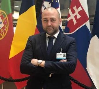 Marius Daniel Șișu, numit șeful Agenției Medicamentului cu toate că a picat admiterea la Farmacie, a fost demis de Victor Costache